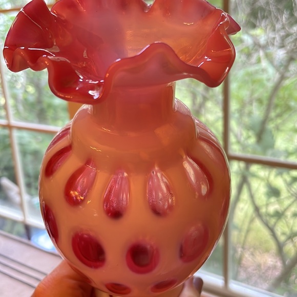 Vintage Fenton cranberry opalescent coin dot spot ruffled top vase, stunning! - Picture 9 of 13